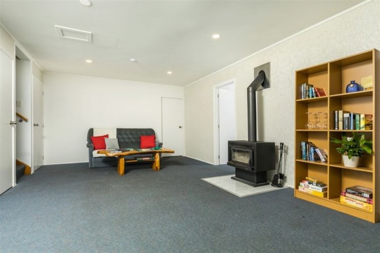 Photo of property in 39 Larissa Avenue, Henderson, Auckland, 0610