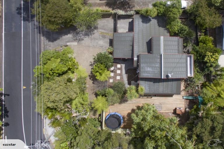 Photo of property in 111 Woodlands Park Road, Titirangi, Auckland, 0604