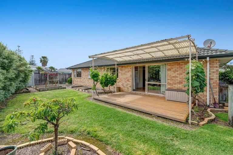 Photo of property in 17 Aitkenhead Court, Parakai, 0830