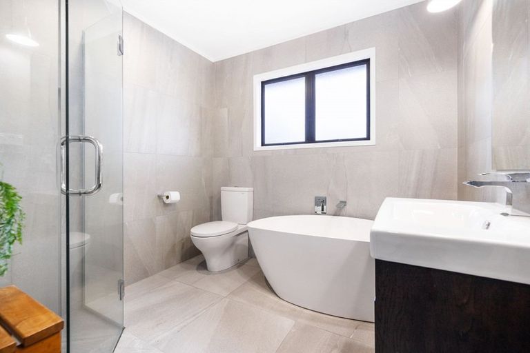 Photo of property in 1/3 Alexander Avenue, Torbay, Auckland, 0630