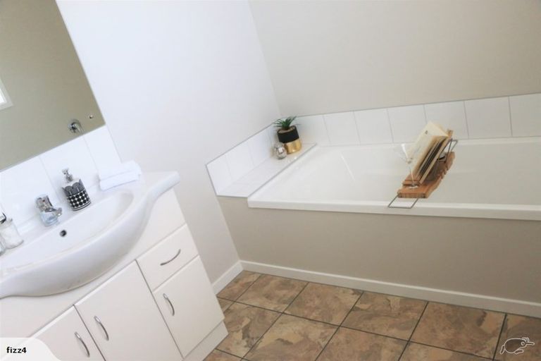 Photo of property in 2 Hay Street, Ebdentown, Upper Hutt, 5018