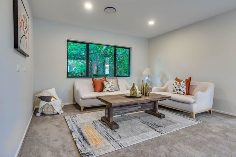 Photo of property in 1 Ti Kouka Place, Te Atatu Peninsula, Auckland, 0610