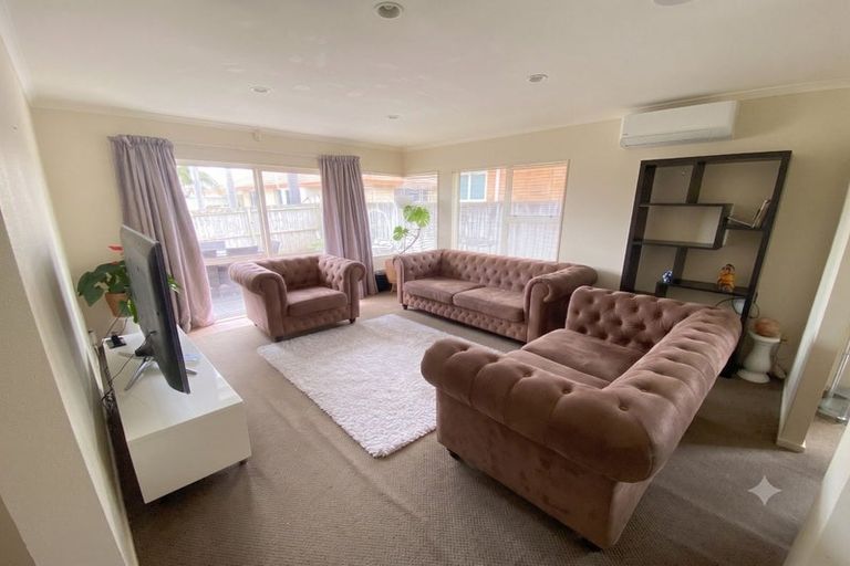 Photo of property in 1 Glanworth Place, Dannemora, Auckland, 2016