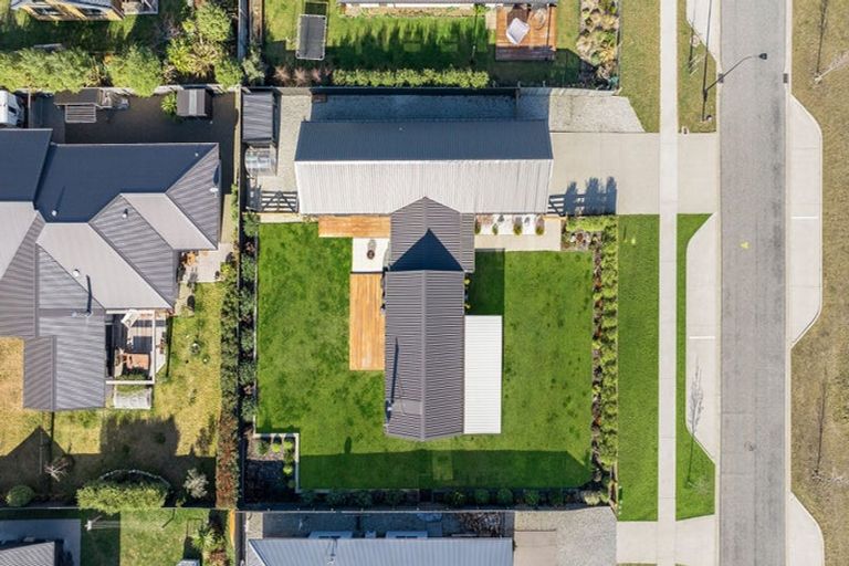 Photo of property in 16 Sentinel Drive, Lake Hawea, 9382