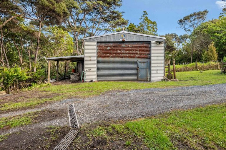 Photo of property in 17 Matatea Road, Waimauku, 0881