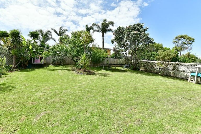 Photo of property in 3 Albert Hall Drive, Red Beach, 0932
