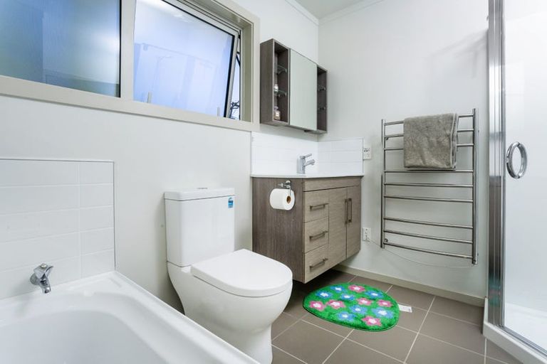 Photo of property in 1/3 Glenvar Road, Torbay, Auckland, 0630