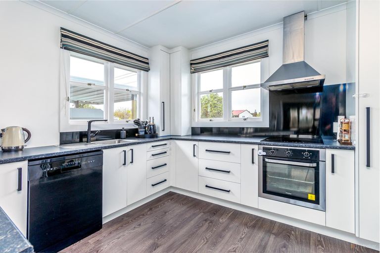 Photo of property in 22 Hughes Street, Waimate, 7924