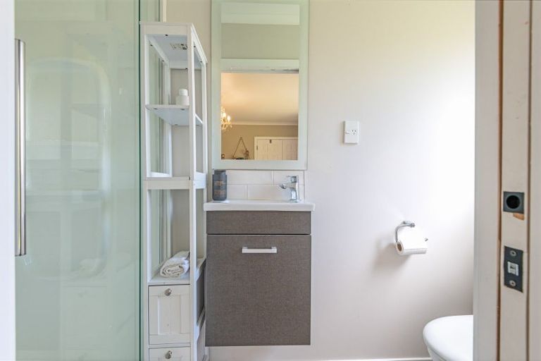 Photo of property in 52 Turitea Road, Fitzherbert, Palmerston North, 4472