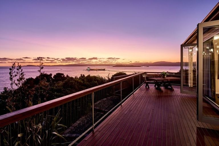 Photo of property in 4 Wilmore Way, Lowry Bay, Lower Hutt, 5013