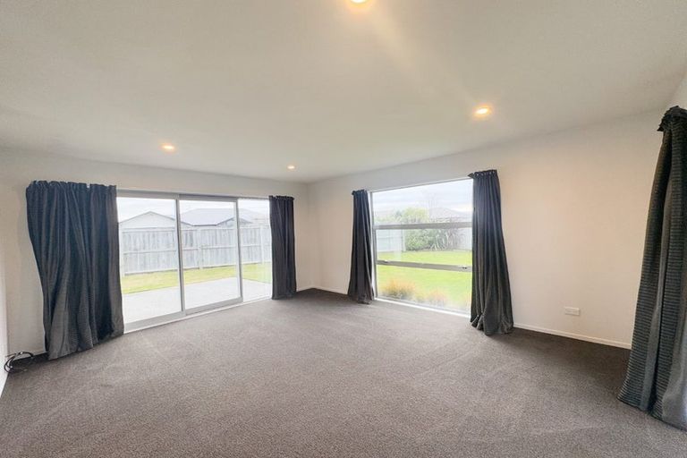 Photo of property in 20 Sequoia Way, Rangiora, 7400