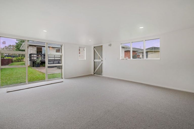 Photo of property in 42 Ray Small Drive, Pahurehure, Papakura, 2113
