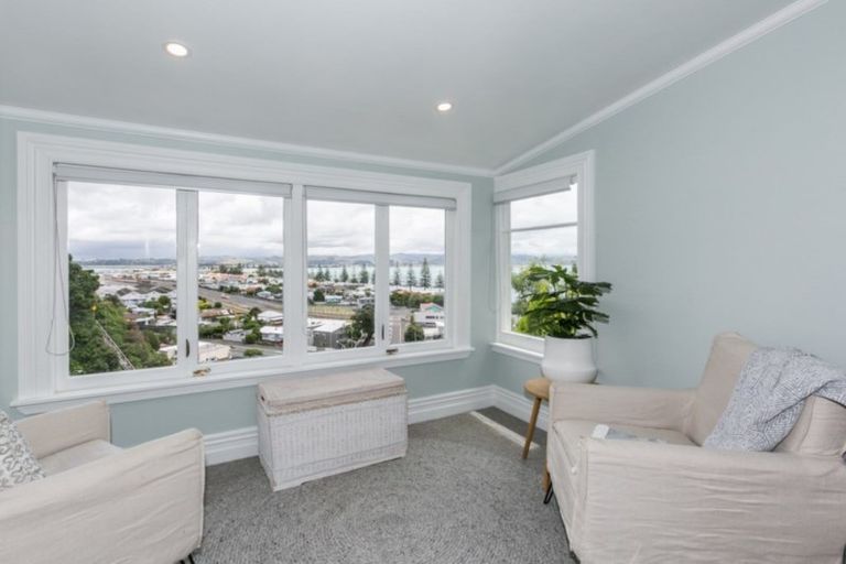 Photo of property in 5 Kowhai Road, Bluff Hill, Napier, 4110