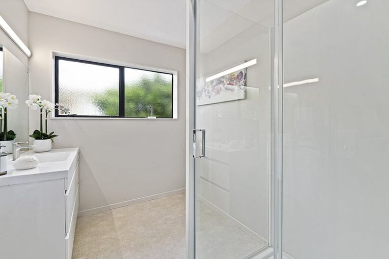 Photo of property in 15a Edward Avenue, Orewa, 0931