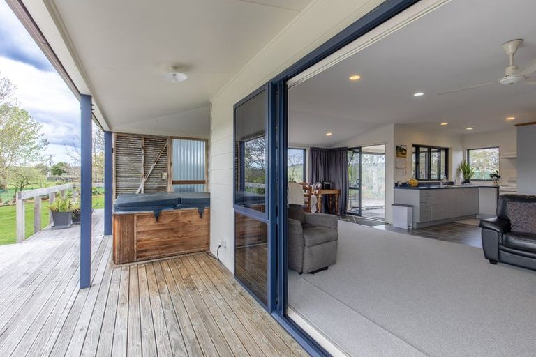 Photo of property in 425 Te Kura Road, Otane, 4277