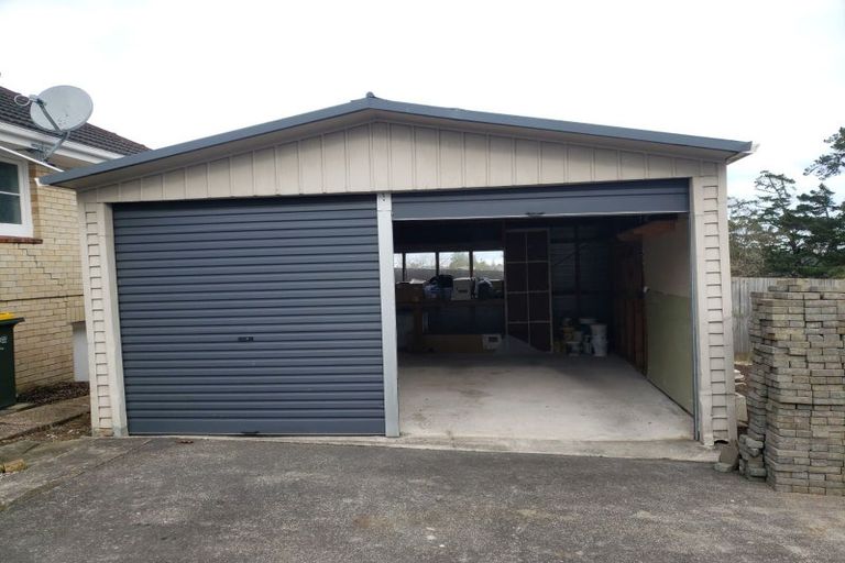 Photo of property in 8 Glenfield Road, Birkenhead, Auckland, 0626