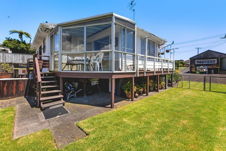 Photo of property in 9 Roy Terrace, Moturoa, New Plymouth, 4310