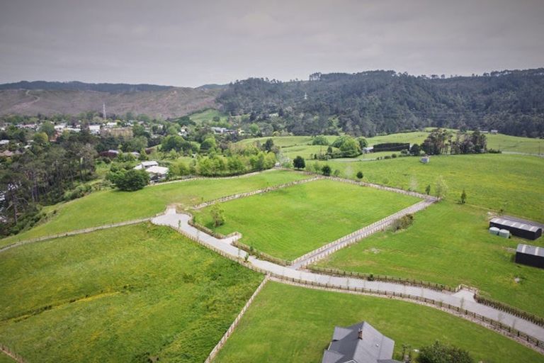 Photo of property in 2 Ada Lane, Riverhead, 0793