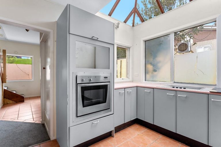 Photo of property in 226 East Coast Road, Forrest Hill, Auckland, 0620