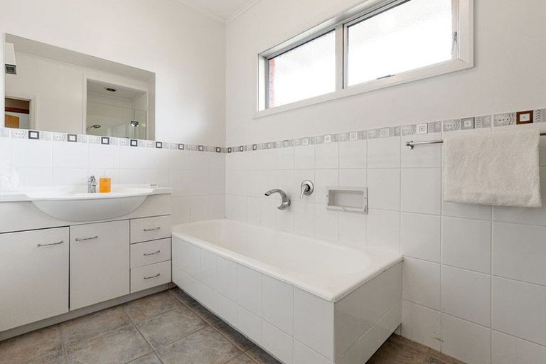 Photo of property in 24 Queen Street, Cambridge, 3434