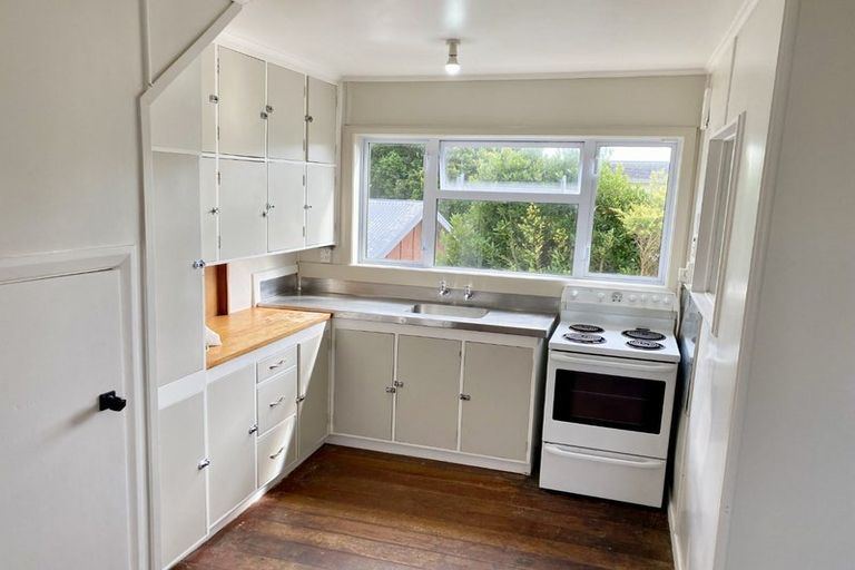 Photo of property in 56 Coates Street, Tawa, Wellington, 5028