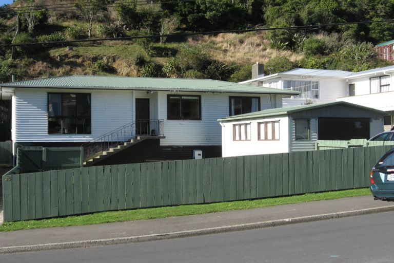 Photo of property in 25 Black Rock Road, Newlands, Wellington, 6037