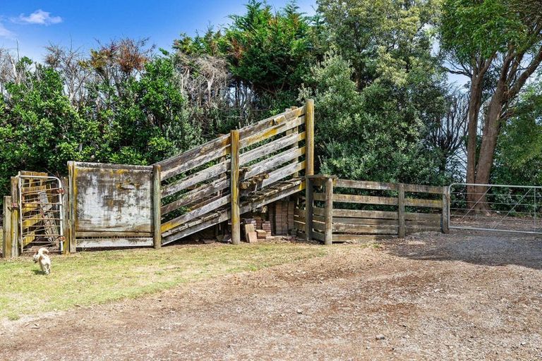 Photo of property in 37 Whiriwhiri Road, Waiuku, 2682