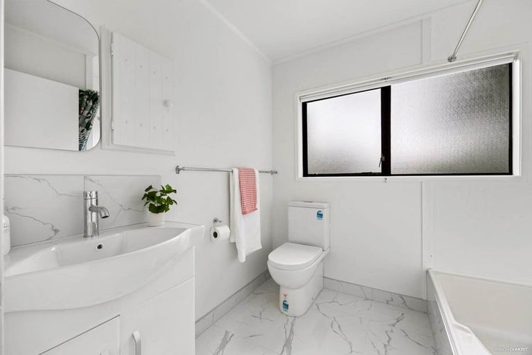 Photo of property in 48 West Harbour Drive, West Harbour, Auckland, 0618