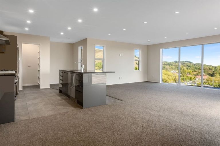 Photo of property in 64 Kakariki Grove, Waikanae, 5036