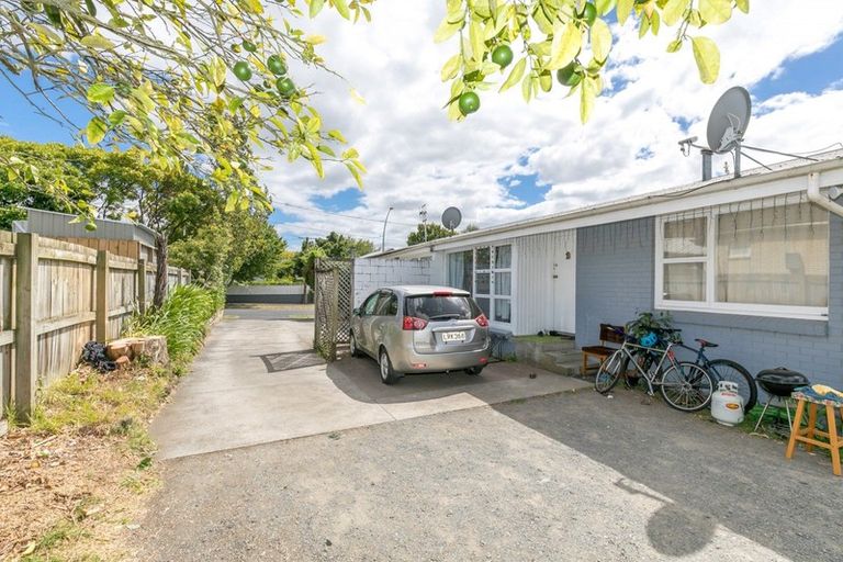 Photo of property in 2/8 Te Aroha Street, Hamilton East, Hamilton, 3216