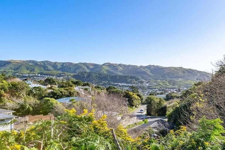 Photo of property in 19f Mahoe Street, Tawa, Wellington, 5028