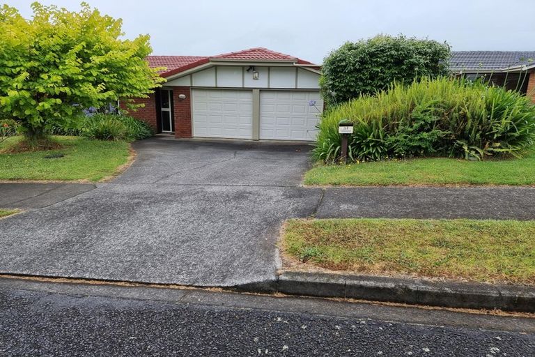 Photo of property in 57 Dalwhinnie Parade, Highland Park, Auckland, 2010