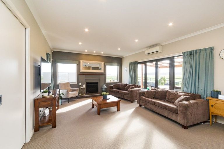 Photo of property in 2757 State Highway 1, Rongotea, Palmerston North, 4479