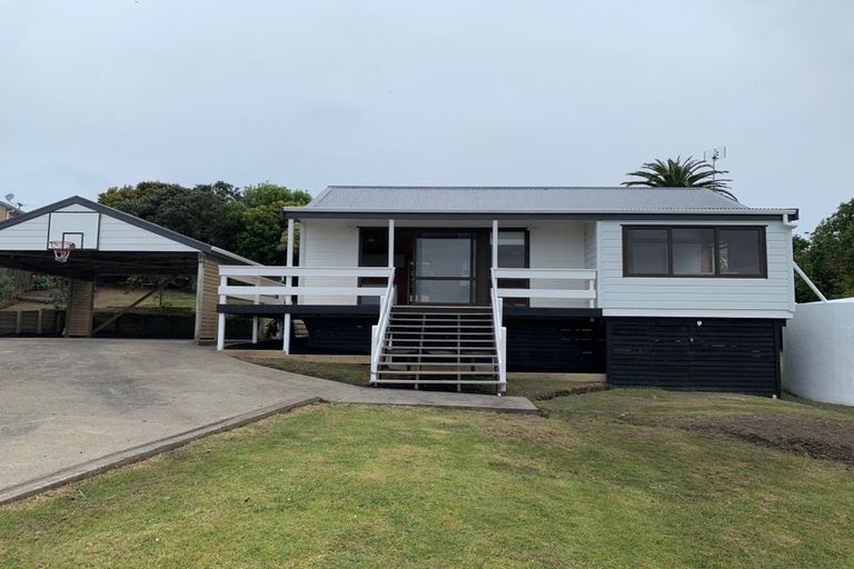 Photo of property in 27 Pacific Parade, Army Bay, Whangaparaoa, 0930