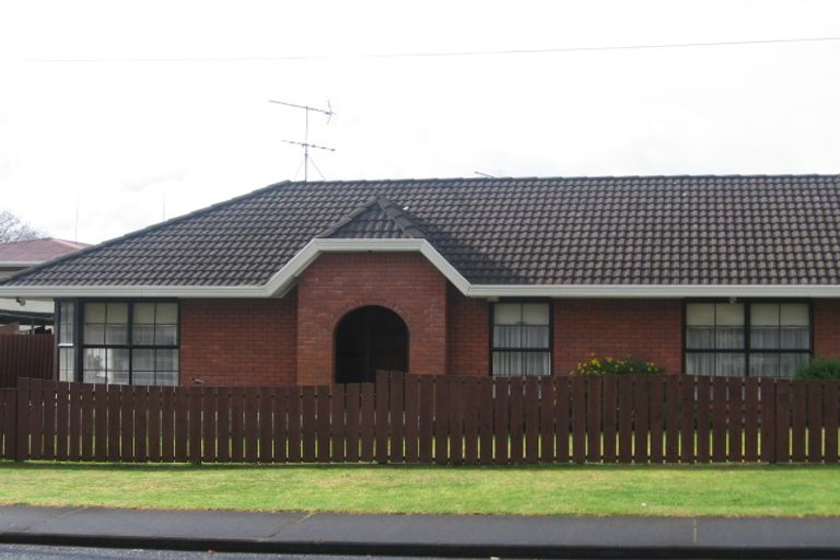 Photo of property in 1/18 Ray Small Drive, Papakura, 2110