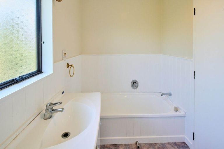 Photo of property in 8 Ross Grove, Paraparaumu, 5032