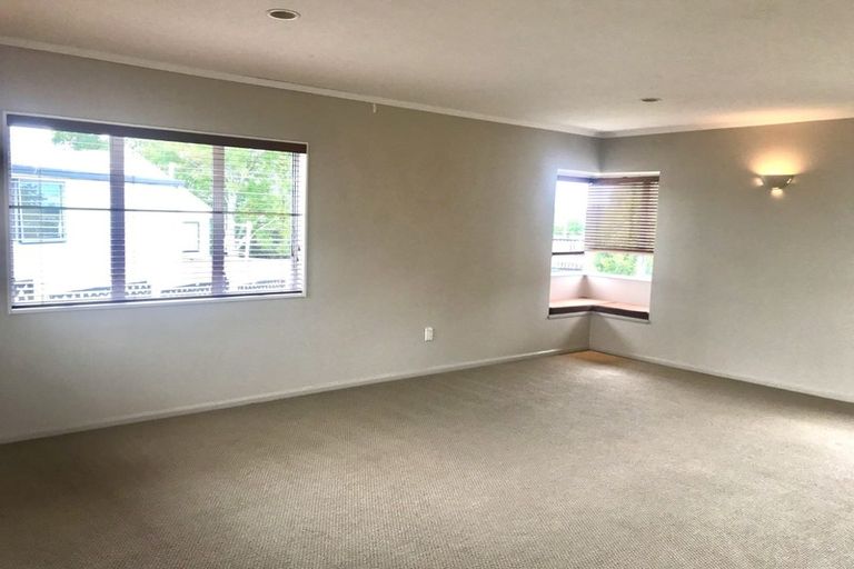 Photo of property in 37 Jaemont Avenue, Te Atatu South, Auckland, 0610