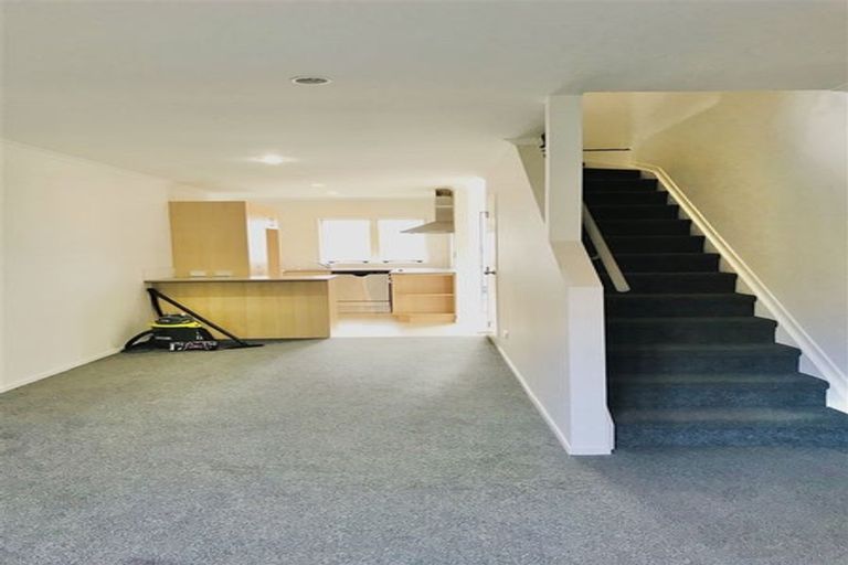 Photo of property in 4 Brashier Circle, Sunnyvale, Auckland, 0612