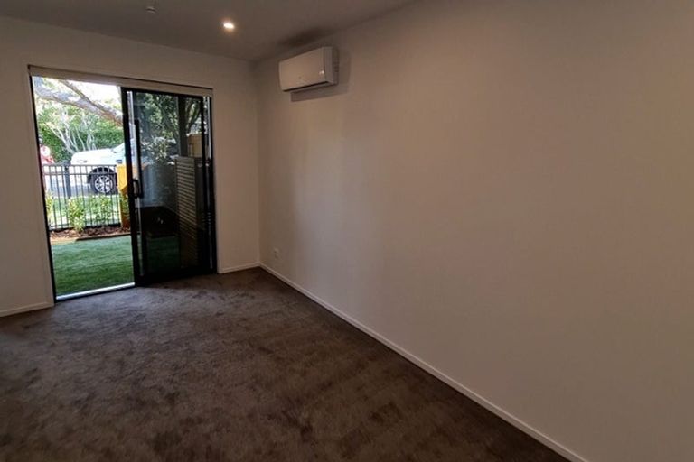 Photo of property in 3/137 Tirimoana Road, Te Atatu South, Auckland, 0602