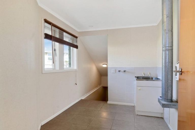 Photo of property in 2 Alastair Avenue, Owhata, Rotorua, 3010