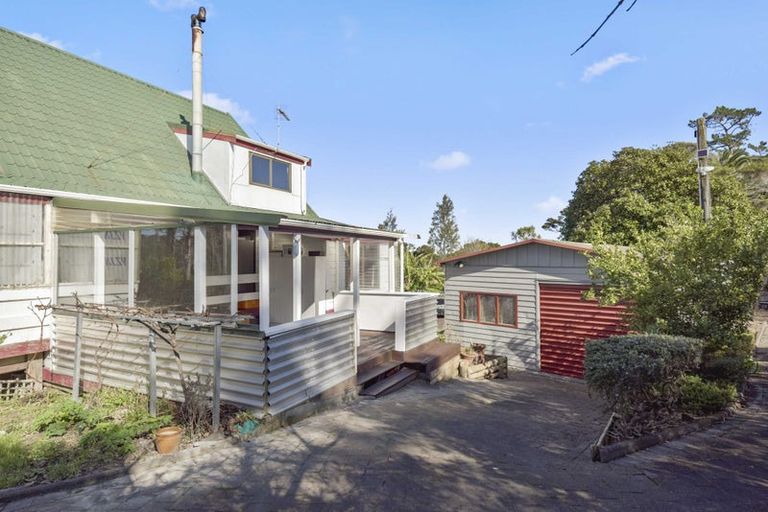 Photo of property in 205 Whangaparaoa Road, Red Beach, 0932