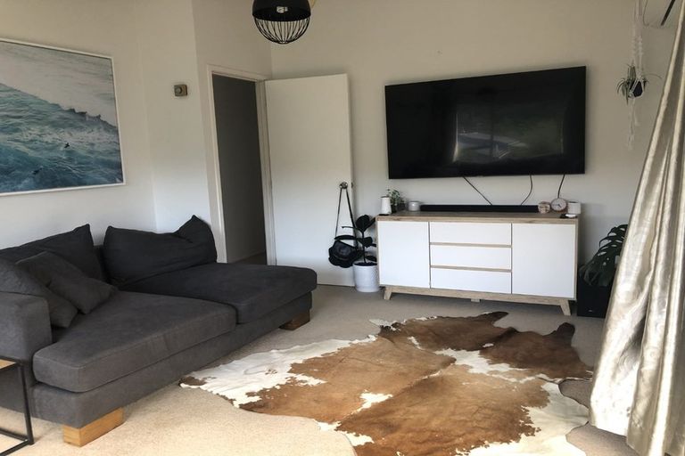 Photo of property in 1/100 Lynn Road, Bayview, Auckland, 0629