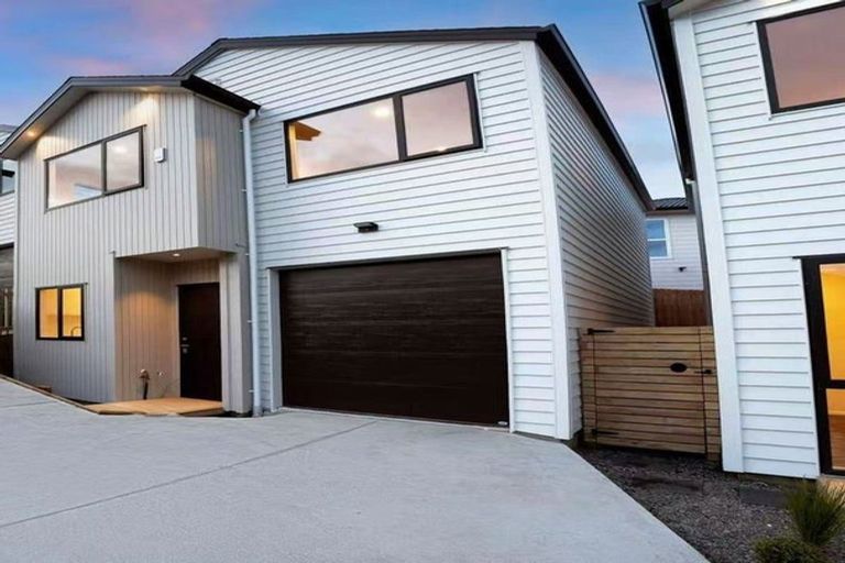 Photo of property in 5c Topliss Drive, Northcross, Auckland, 0632