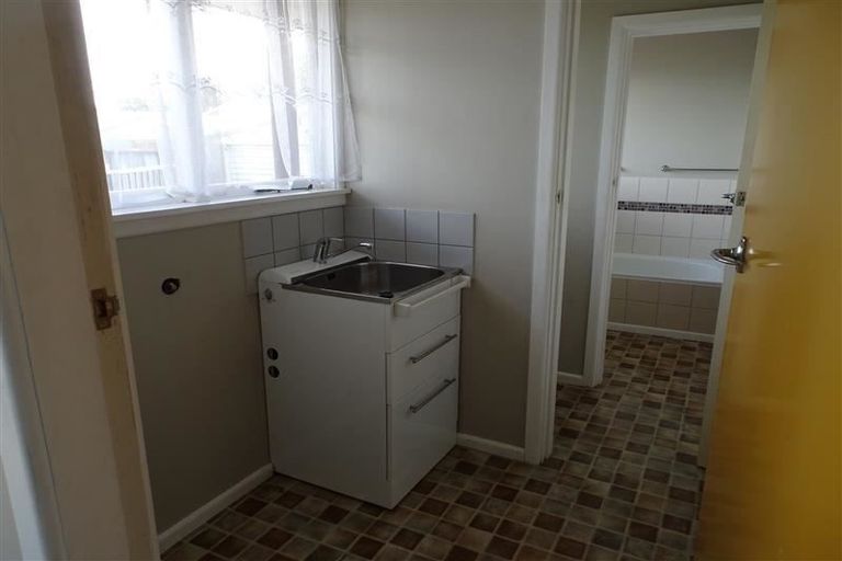 Photo of property in 15 Dunluce Place, Hornby, Christchurch, 8042