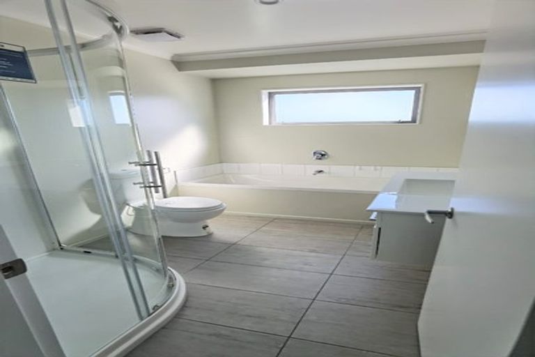 Photo of property in 5a Sandino Place, Grenada Village, Wellington, 6037