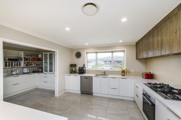 Photo of property in 6 Cyprus Place, Fitzherbert, Palmerston North, 4410