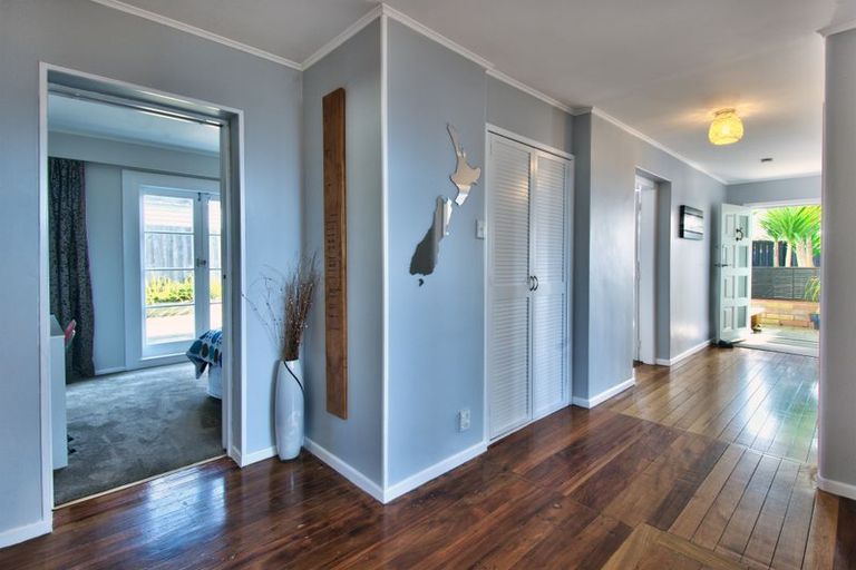 Photo of property in 32 Glengarry Road, Glen Eden, Auckland, 0602