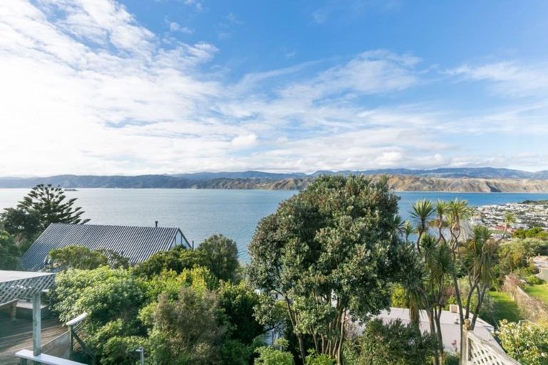Photo of property in 92 Seatoun Heights Road, Seatoun, Wellington, 6022