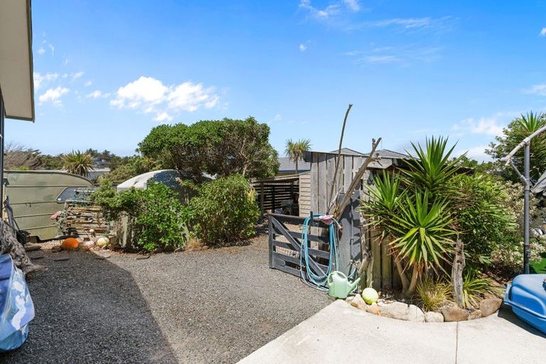 Photo of property in 46 Kent Avenue, Waitarere Beach, Levin, 5510