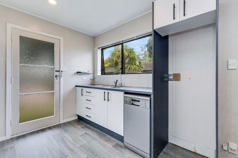 Photo of property in 2/11 Beaumaris Way, Conifer Grove, Takanini, 2112